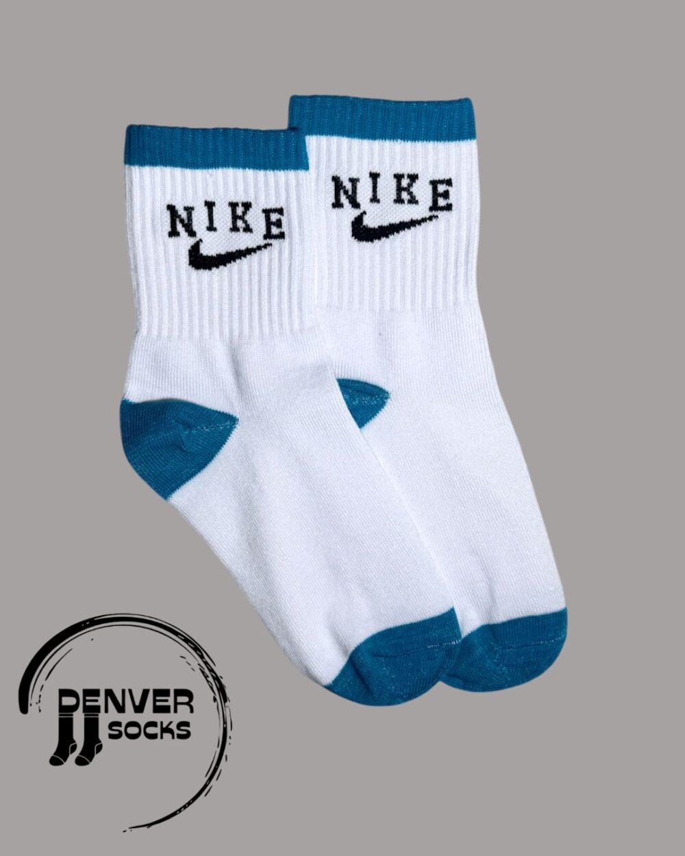 NIKE PUÑO Y LETRA AZUL - BLANCA